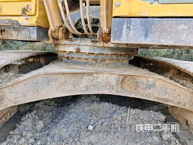 轉(zhuǎn)盤和下車架正前（工作和回轉(zhuǎn)裝置）