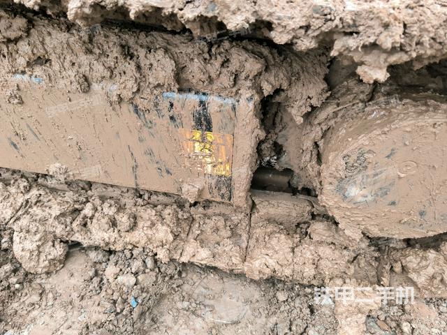 右驅(qū)動輪（行走機構(gòu)）