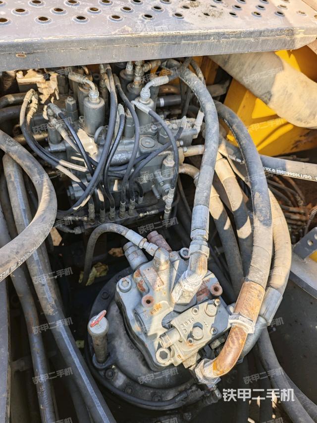 回轉馬達和主控閥（整機外觀）