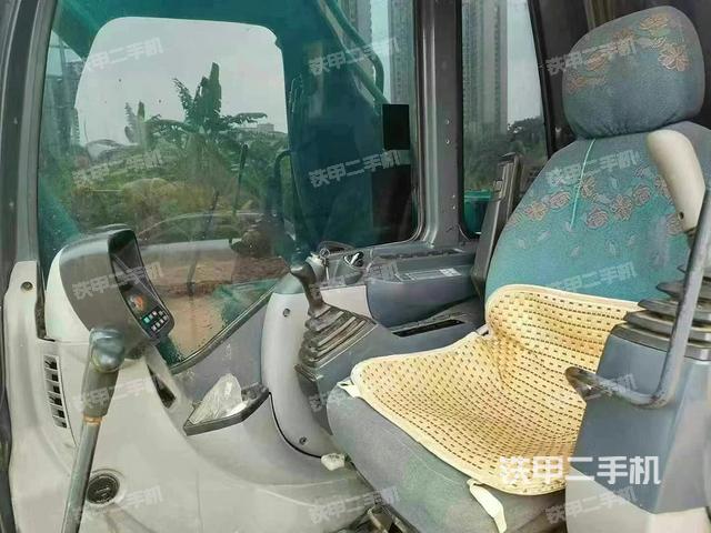 駕駛室整體(整機外觀) 駕駛室整體(整機外觀)
