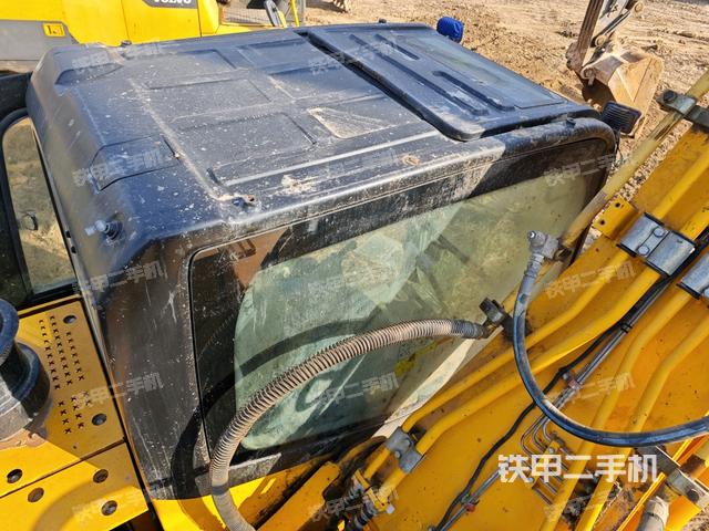 駕駛室頂部（整機外觀）