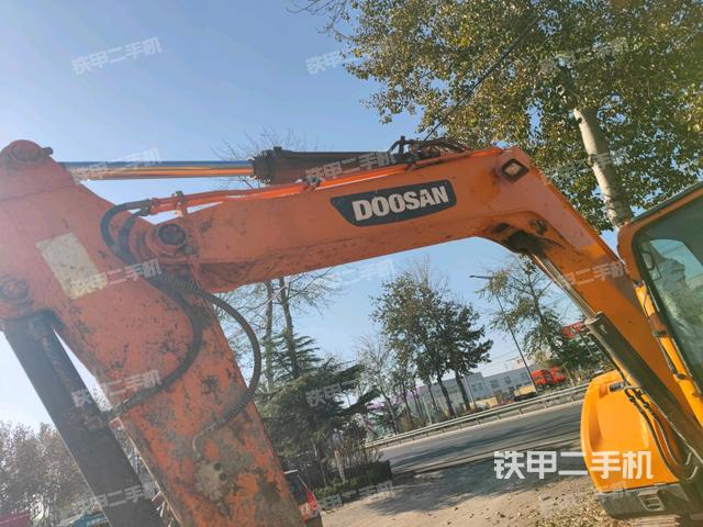 小臂整體右前(工作和回轉(zhuǎn)裝置) 小臂整體右前(工作和回轉(zhuǎn)裝置)