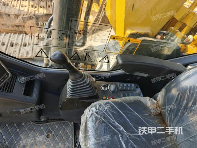 座椅右側控制臺/鑰匙門/油門/含右手柄(駕駛室部分) 座椅右側控制臺/鑰匙門/油門/含右手柄(駕駛室部分)