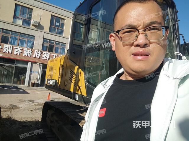 三一重工SY215C挖掘机的设备实拍-第1张实拍照片