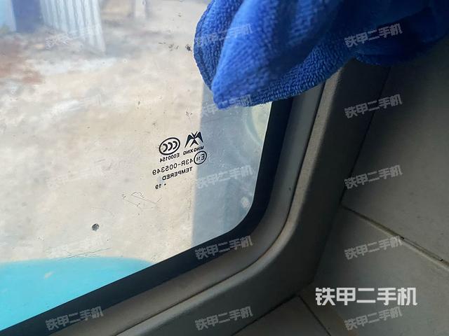 左后方玻璃角標(biāo)（駕駛室部分）