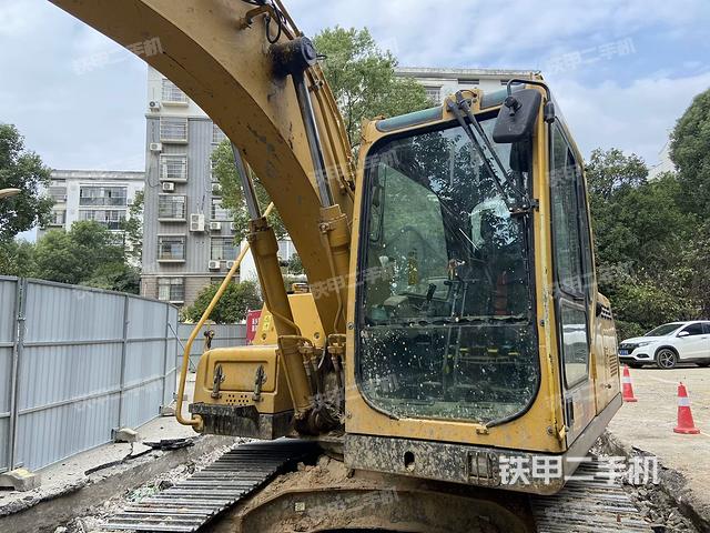 駕駛室左前45度（駕駛室部分）