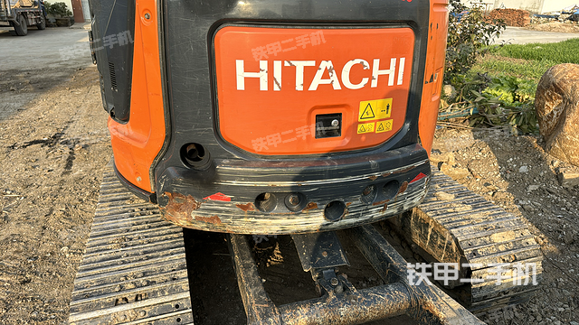 回轉(zhuǎn)馬達(dá)和主控閥（整機(jī)外觀）