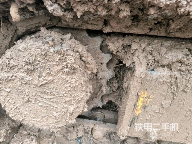 左驅(qū)動輪（行走機構(gòu)）