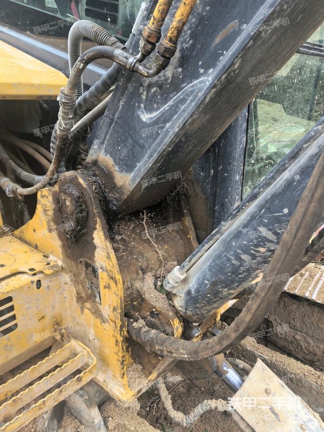 大臂根部?斜（工作和回轉(zhuǎn)裝置）