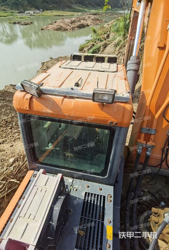 駕駛室頂部俯視(上車部件) 駕駛室頂部俯視(上車部件)