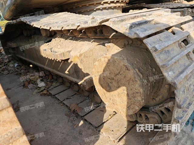 單側(cè)履帶整體(整機外觀) 單側(cè)履帶整體(整機外觀)
