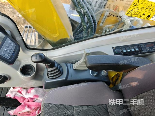 座椅右側(cè)控制臺(tái)/鑰匙門(mén)/油門(mén)/含右手柄（駕駛室部分）