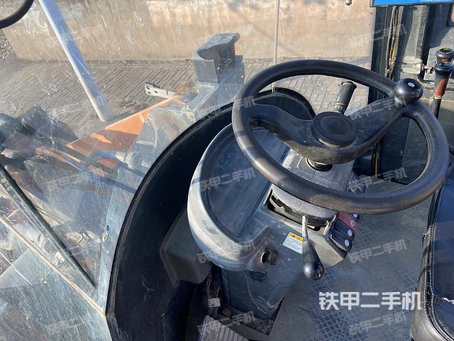 駕駛室操作臺(整機(jī)外觀及大件) 駕駛室操作臺(整機(jī)外觀及大件)