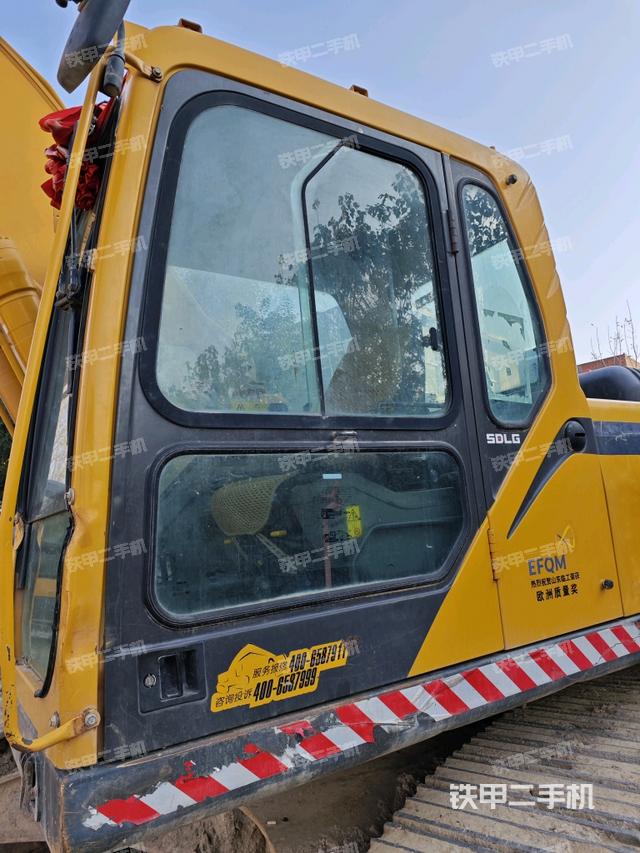 駕駛室左前45度（駕駛室部分）