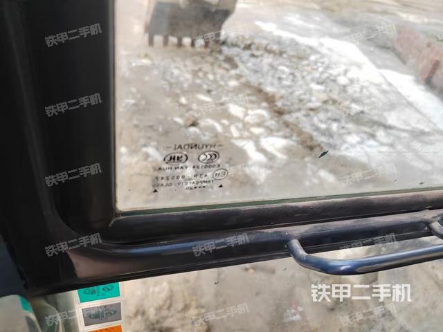 左后方玻璃角標(biāo)(駕駛室部分) 左后方玻璃角標(biāo)(駕駛室部分)