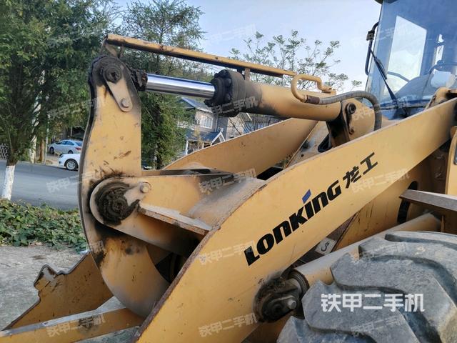 鏟斗油缸側(cè)面(工作裝置) 鏟斗油缸側(cè)面(工作裝置)