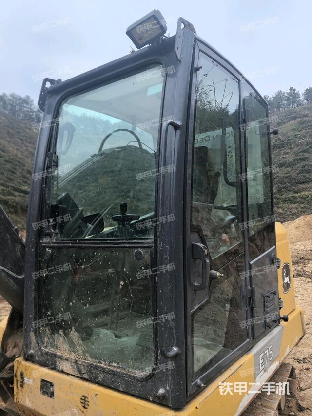 ?駕駛室正側(cè)（駕駛室部分）