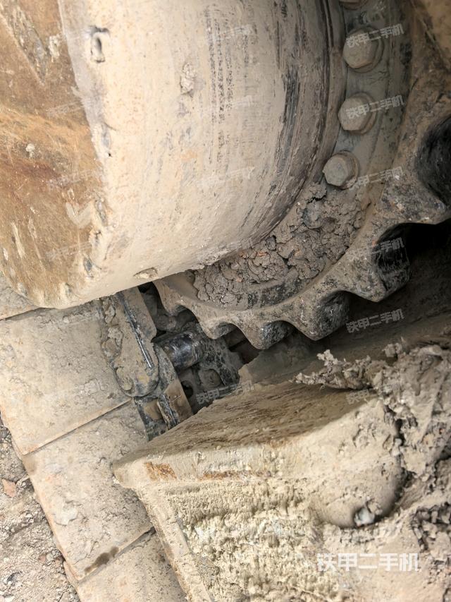 左驅(qū)動輪（行走機構(gòu)）