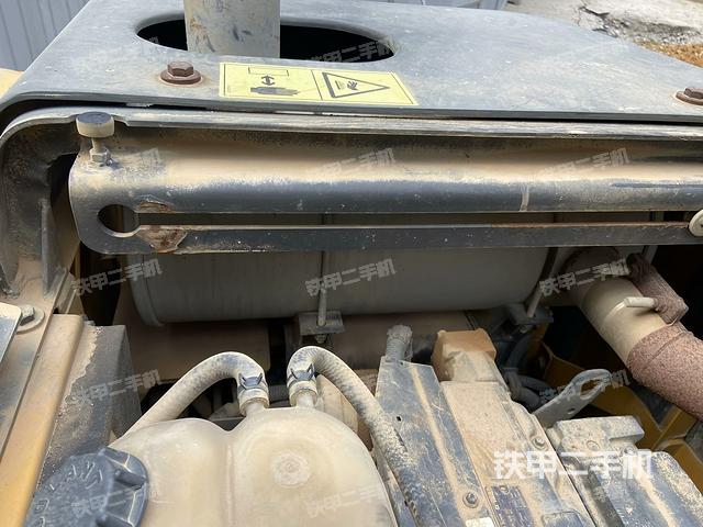 氣門(mén)室蓋螺絲特寫(xiě)（上車(chē)部件）