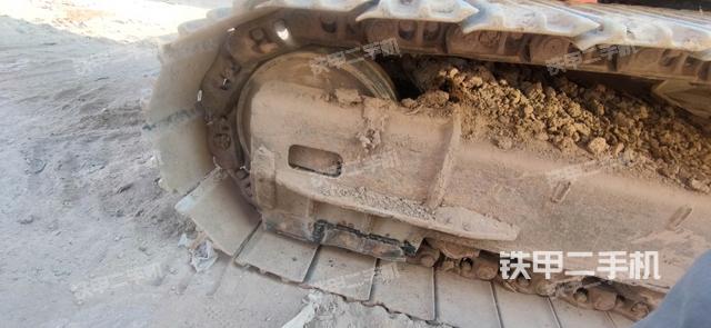 右驅(qū)動輪（行走機構(gòu)）