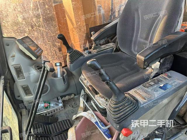 駕駛室整體（整機(jī)外觀）