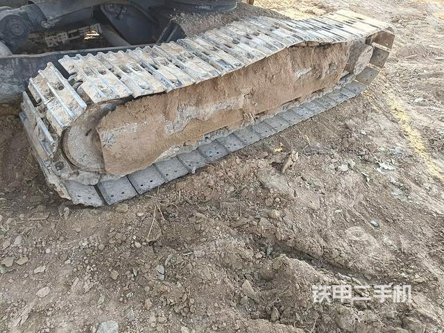 單側(cè)履帶整體(整機(jī)外觀) 單側(cè)履帶整體(整機(jī)外觀)