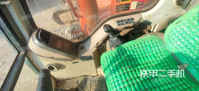 后窗玻璃角標（駕駛室部分）