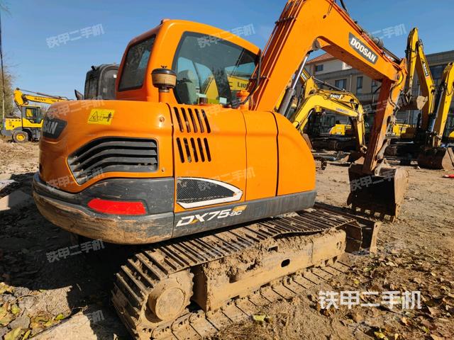 右后45(整機(jī)外觀) 右后45(整機(jī)外觀)