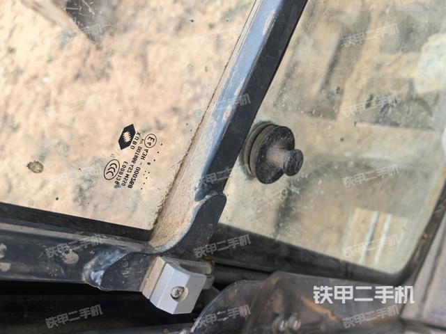 左后方玻璃角標(biāo)（駕駛室部分）