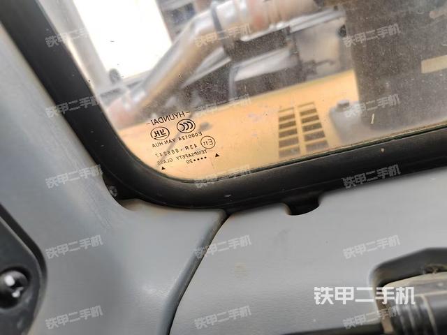 駕駛室正側(cè)(駕駛室部分) 駕駛室正側(cè)(駕駛室部分)