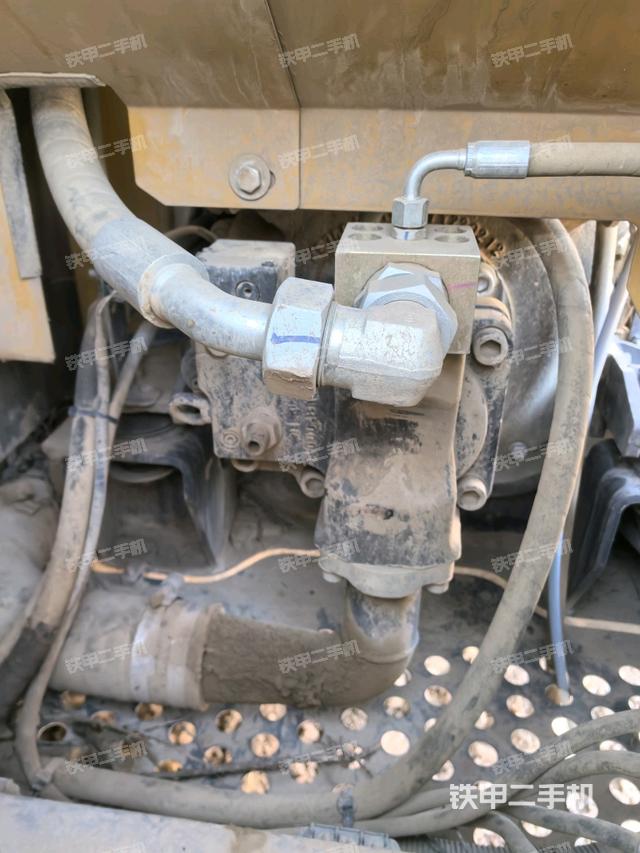 液壓泵艙室正面整體（整機(jī)外觀）