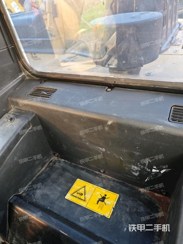 后窗玻璃角標(biāo)（駕駛室部分）