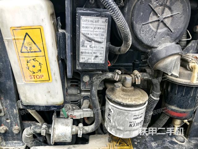 發(fā)動(dòng)機(jī)室（上車部件）