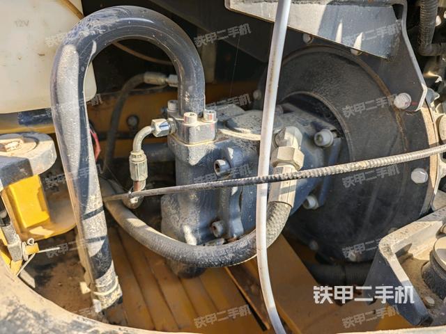 液壓泵艙室正面整體（整機(jī)外觀）