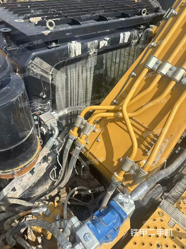 駕駛室頂部（整機外觀）