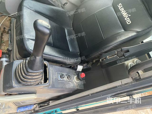 座椅左側(cè)控制臺(tái)/音響/含左手柄（駕駛室部分）