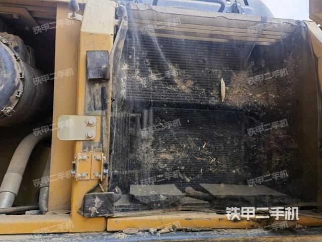 散熱器正面(大件艙室) 散熱器正面(大件艙室)