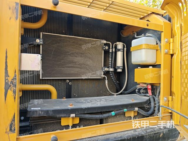 散熱器正面(大件艙室) 散熱器正面(大件艙室)