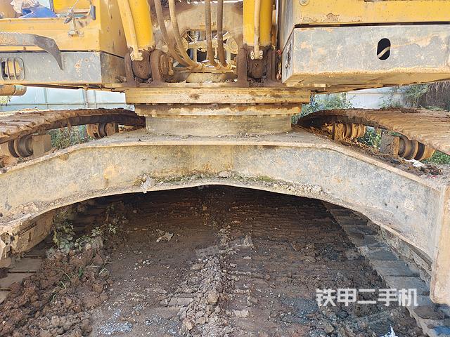 駕駛室整體(整機外觀) 駕駛室整體(整機外觀)