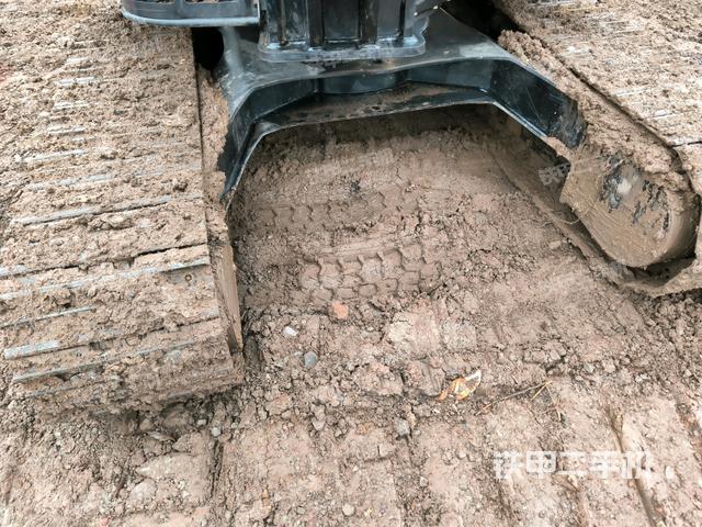 轉(zhuǎn)盤和下車架正前（工作和回轉(zhuǎn)裝置）