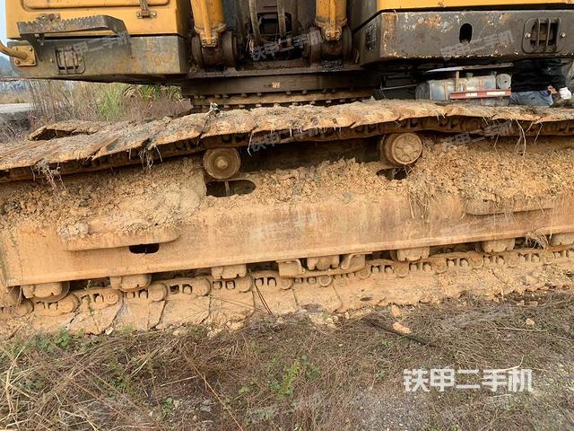 單側(cè)履帶整體(整機(jī)外觀) 單側(cè)履帶整體(整機(jī)外觀)
