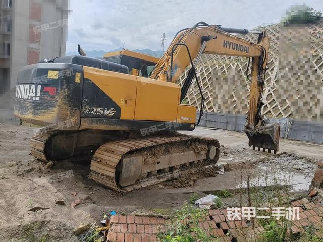 右后45(整機(jī)外觀) 右后45(整機(jī)外觀)