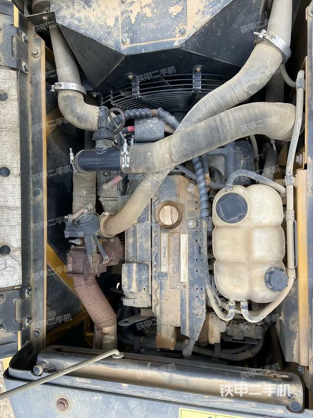 發(fā)動(dòng)機(jī)室（上車(chē)部件）