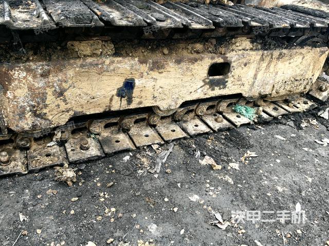 右側(cè)履帶整體?（行走機(jī)構(gòu)）