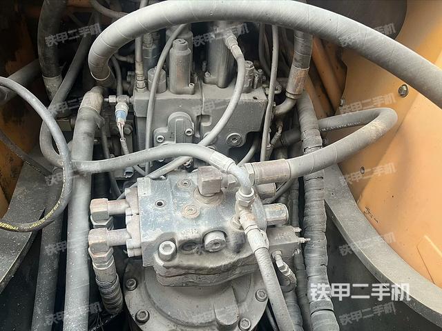 回轉(zhuǎn)馬達(dá)和主控閥(整機(jī)外觀) 回轉(zhuǎn)馬達(dá)和主控閥(整機(jī)外觀)