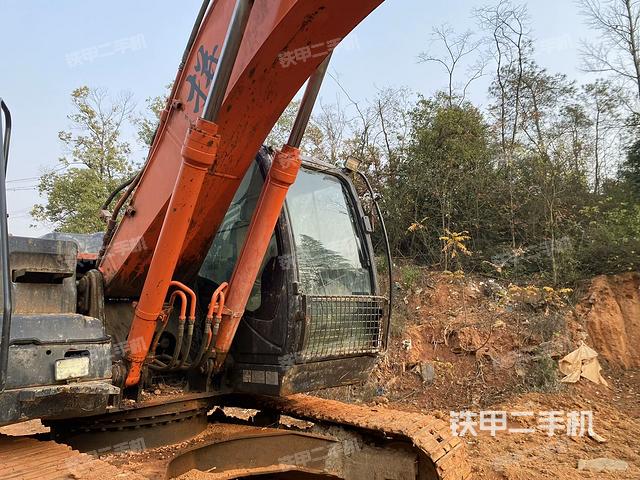 轉(zhuǎn)盤(pán)和下車架正前（工作和回轉(zhuǎn)裝置）