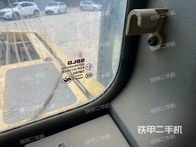 左后方玻璃角標(biāo)（駕駛室部分）