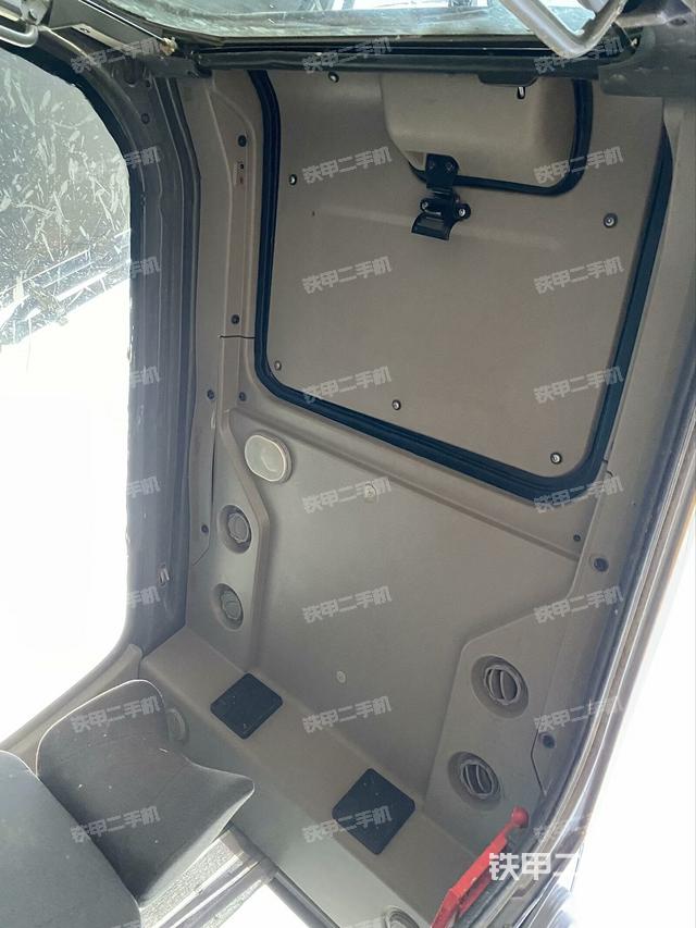 頂棚整體(駕駛室部分) 頂棚整體(駕駛室部分)