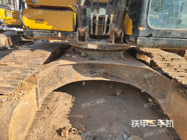 轉(zhuǎn)盤和下車架正前(工作和回轉(zhuǎn)裝置) 轉(zhuǎn)盤和下車架正前(工作和回轉(zhuǎn)裝置)