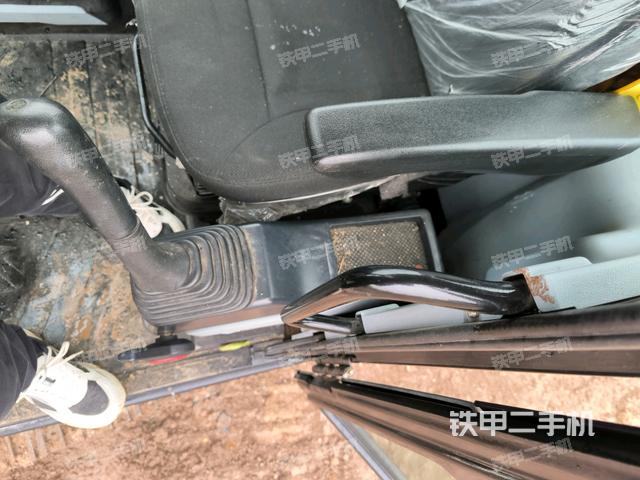 座椅左側(cè)控制臺/音響/含左手柄（駕駛室部分）